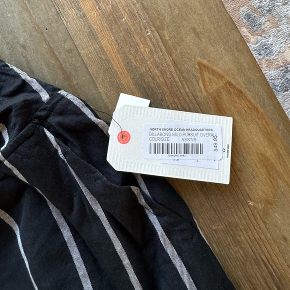Billabong NWT overall striped Wild Pursuit Short Overall Romper in black stripe - Picture 9 of 16